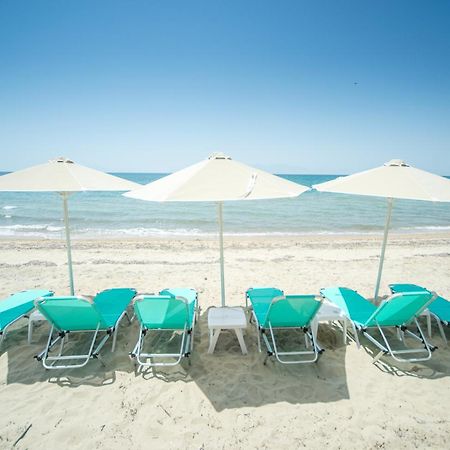 Summerday Villa Private Beach 네아 이라클리아 외부 사진
