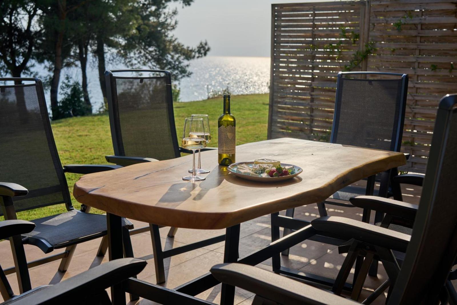 Summerday Villa Private Beach 네아 이라클리아 외부 사진