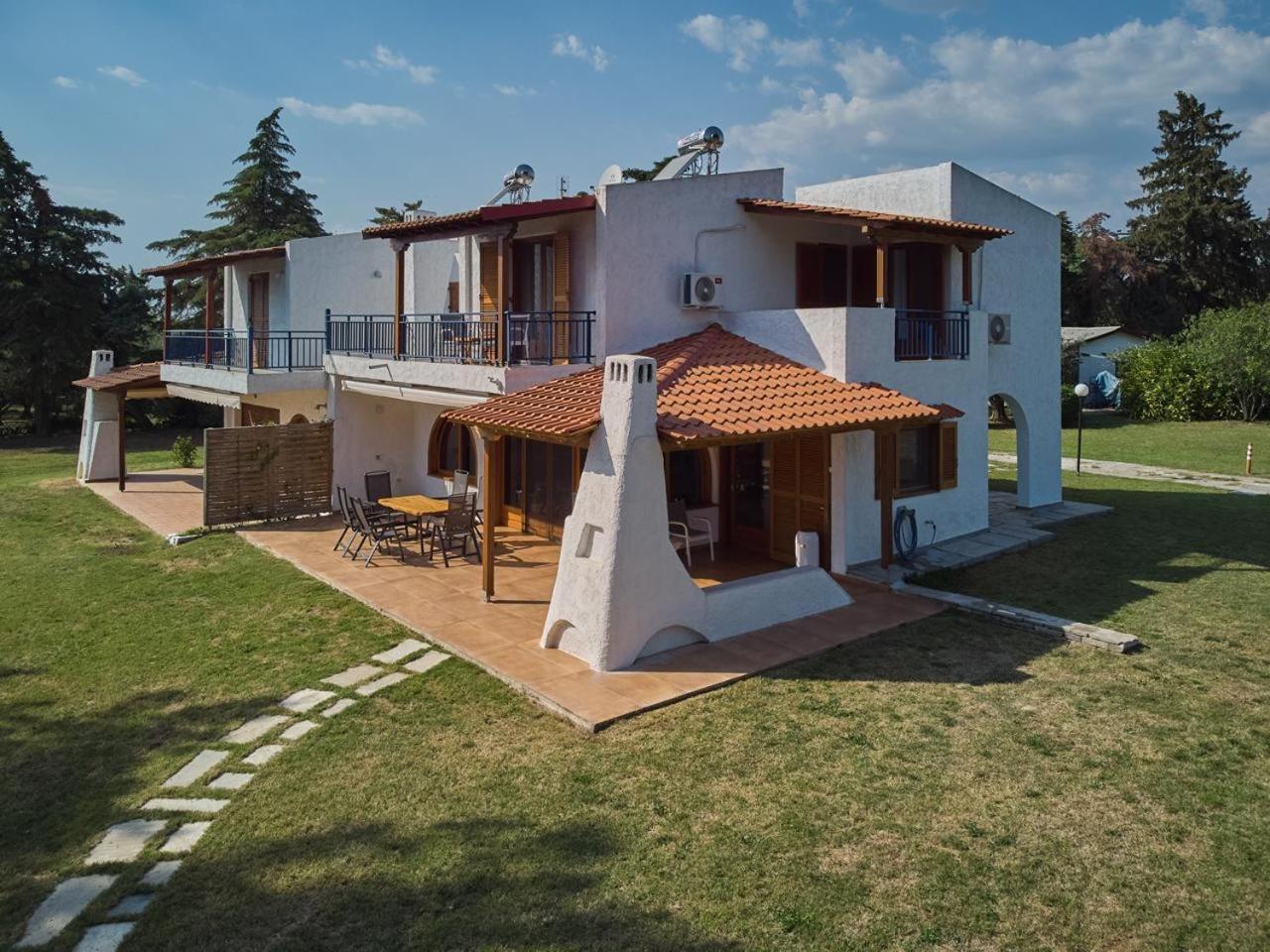 Summerday Villa Private Beach 네아 이라클리아 외부 사진