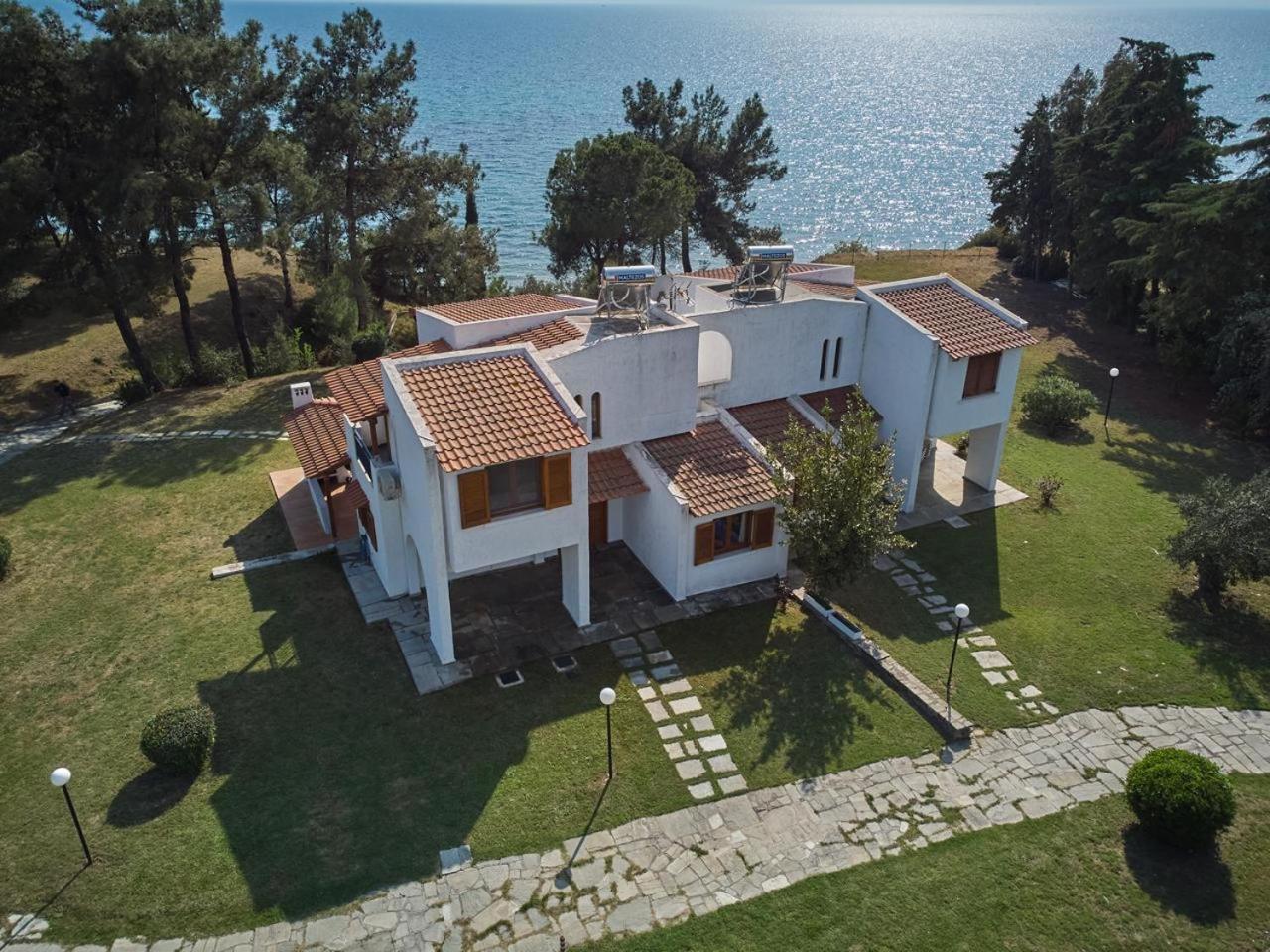 Summerday Villa Private Beach 네아 이라클리아 외부 사진