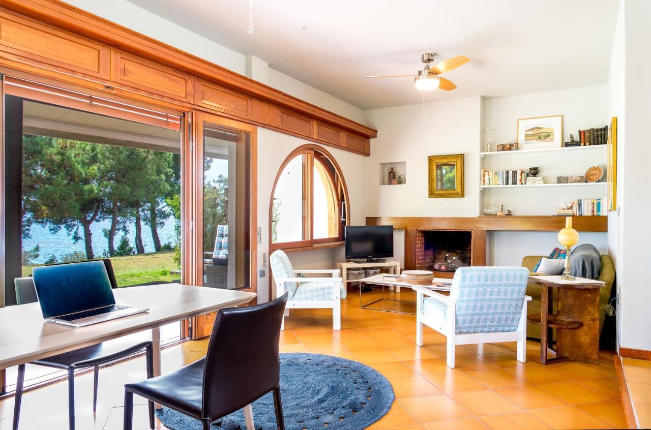 Summerday Villa Private Beach 네아 이라클리아 외부 사진