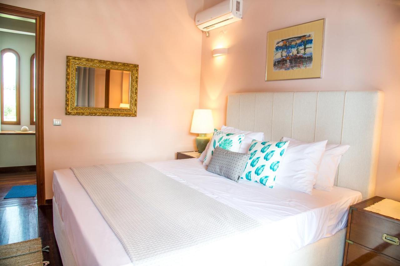 Summerday Villa Private Beach 네아 이라클리아 외부 사진