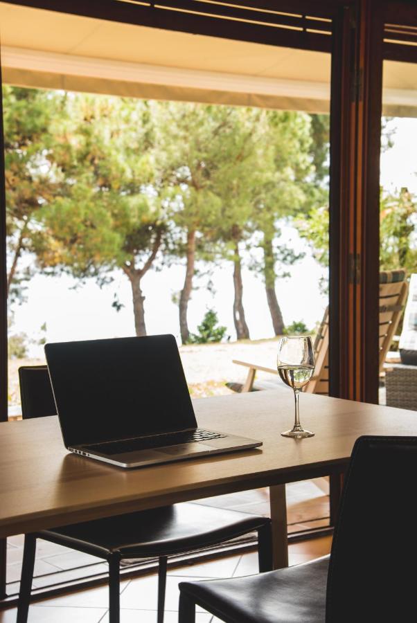 Summerday Villa Private Beach 네아 이라클리아 외부 사진