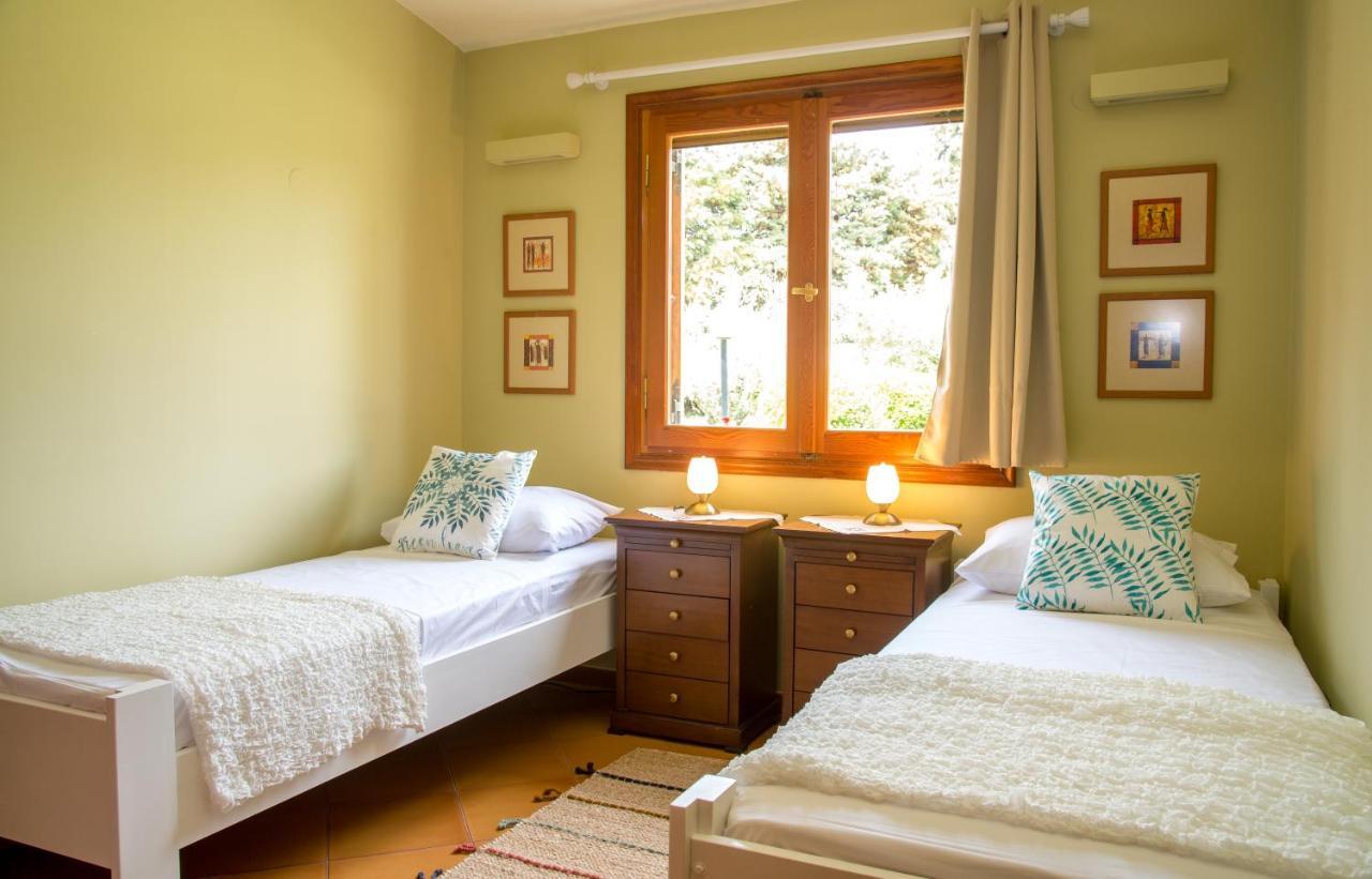 Summerday Villa Private Beach 네아 이라클리아 외부 사진
